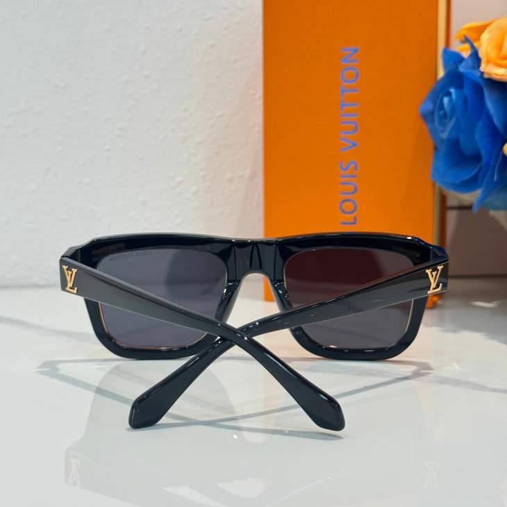 Picture of Louis Vuitton Sunglasses _SKUfw76702846fw